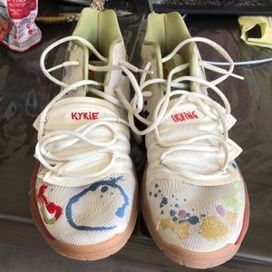 Size 10.5 mens, kyrie irving 5's "bandulu effect"